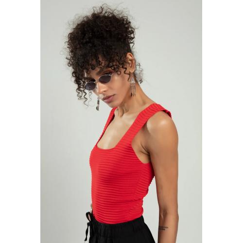 Kırmızı Renkli Kare Yaka Kadın Yığma Desen Spor Askılı Triko Atlet Crop Top Bluz